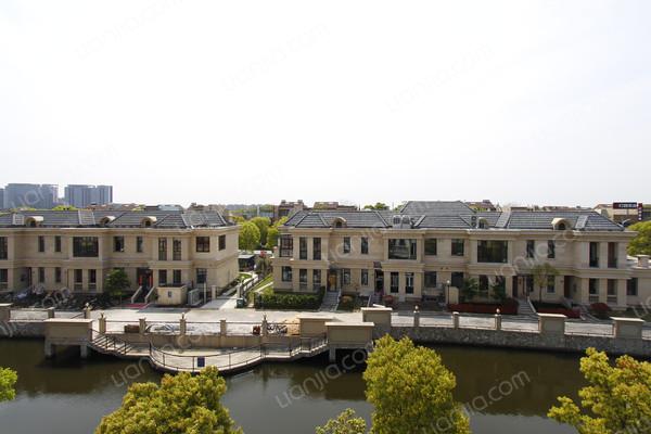 采光无遮挡,观望后悔莫及,上门实拍,毗邻地铁 _锦绣逸庭(别墅)二手房