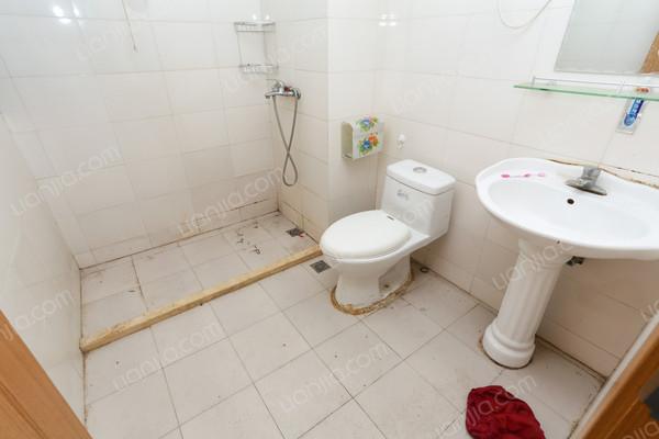 吉宅出售,配套完善,低楼层,满五省税费