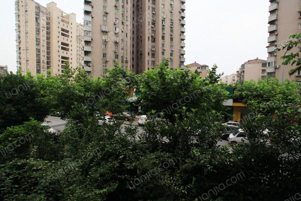 上下楼方便,正规成熟小区,生活很便利,人气房源 _东城家园二手房推荐