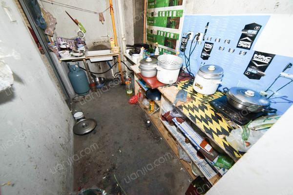 吉宅出售,上下楼方便,配套完善,无装修