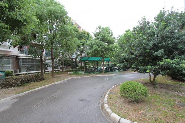 河畔家苑,装修精致,近地铁,低区出入方便