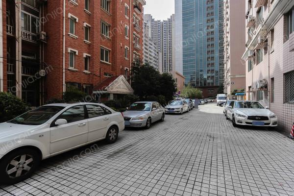 玉城大厦,空气清新,生活很便利,改善住房