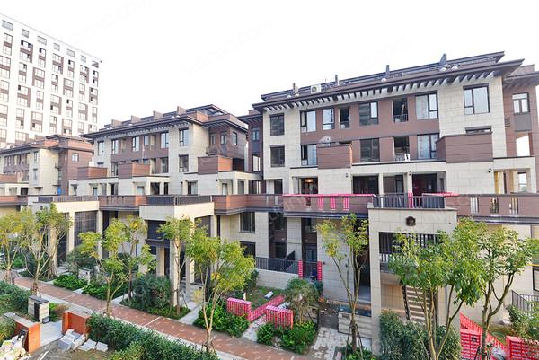 绿地远香湖1号,3室2厅,没装修过,如您所见