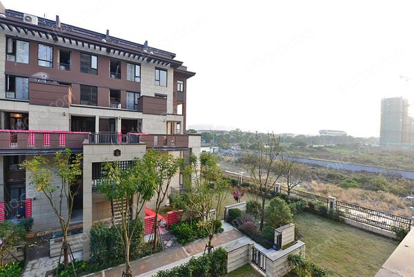 绿地远香湖1号,3室2厅,没装修过,如您所见