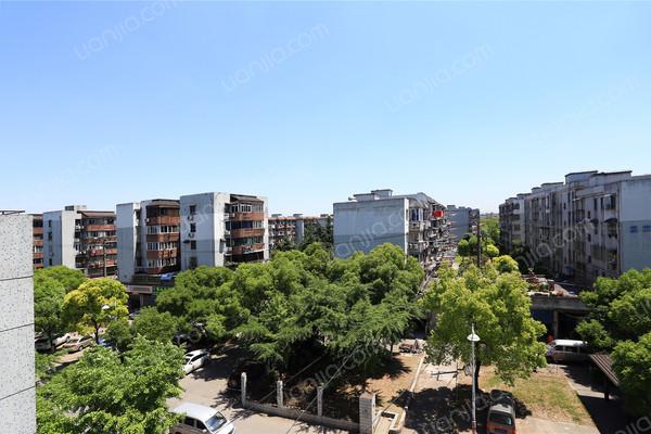 厨卫全明,客厅带阳台,光线充足,中等装修 _泰和新城二手房推荐-链家网