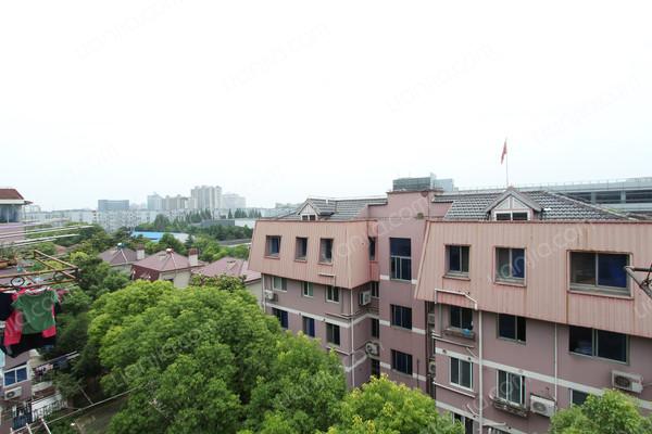 卧室带阳台,光线非常好,中等装修 _康馨花园二手房推荐-链家网上海站