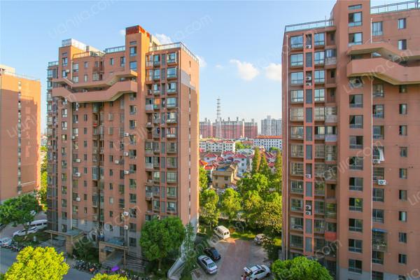 卧室全南,光线充足,品质装修,房本满两年 _海派青城二手房推荐-链家网