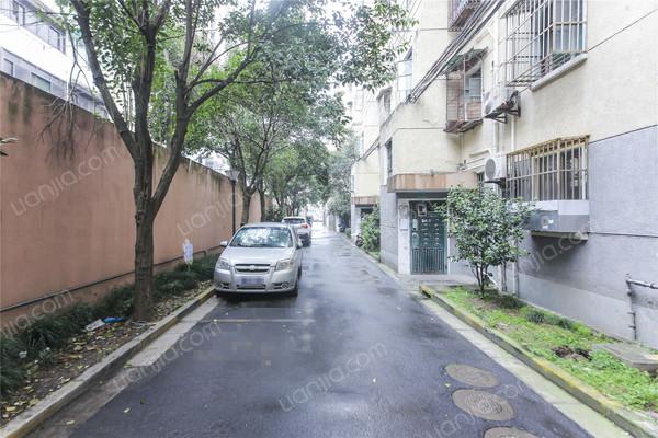 厨卫全明,卧室带阳台,交通方便,上下楼方便 _梅陇二村二手房推荐-链家