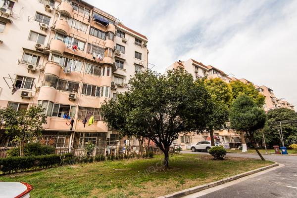 厨卫全明,卧室带阳台,出行方便,低区出入方便 _丹桂花园二手房推荐